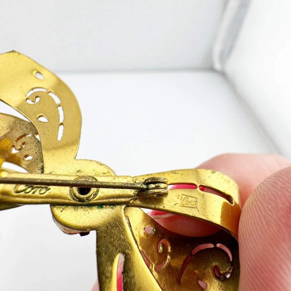 Vintage Coro Gold‎ Tone Filigree Bow Brooch Pin Amber Rhinestone Center